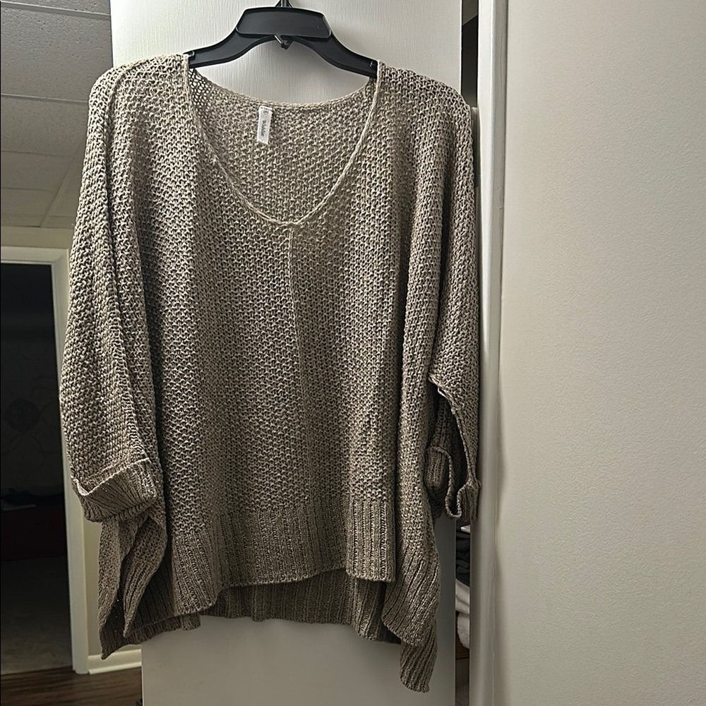 Vesti Cream V-Neck Sweater